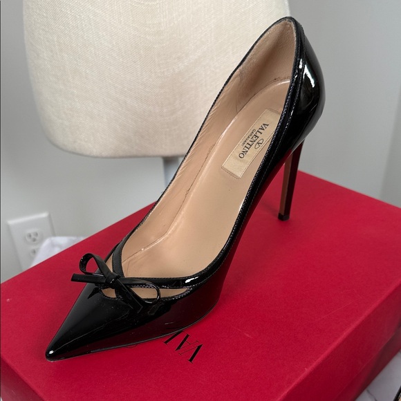 Valentino Elegant Black Patent Leather Heels - Picture 6 of 9